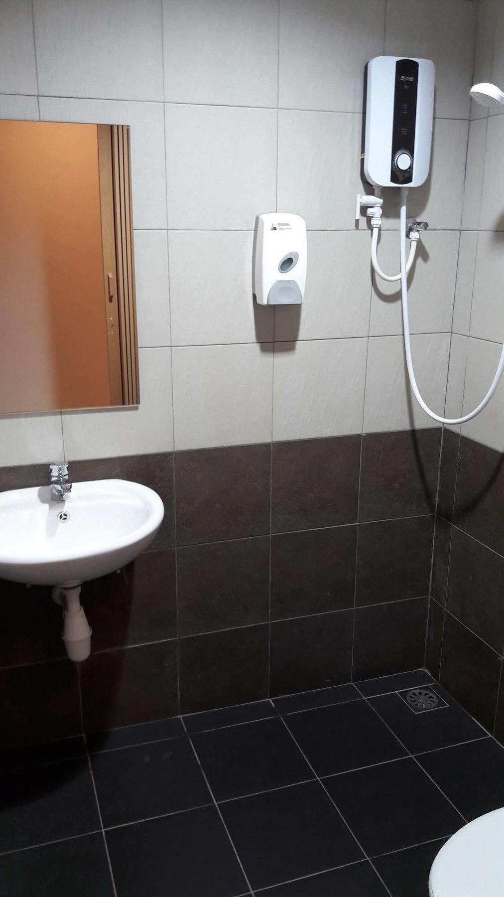 One Point Hotel Kuching Ngoại thất bức ảnh
