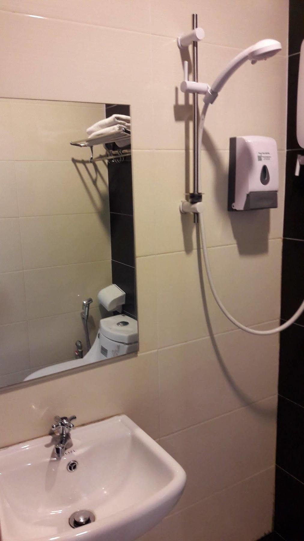 One Point Hotel Kuching Ngoại thất bức ảnh