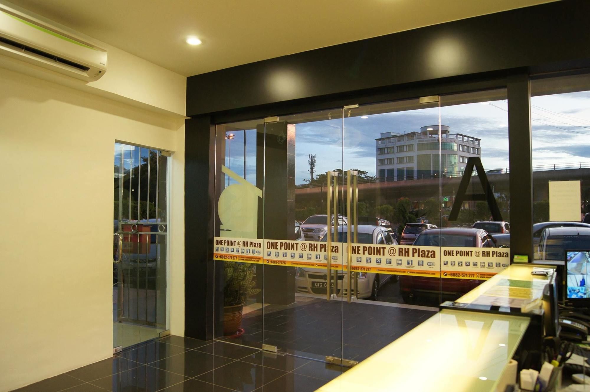 One Point Hotel Kuching Ngoại thất bức ảnh